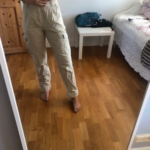 Cargopants  - Cargobyxor från Nelly trend. Oerhört snygga men har tyvärr blivit för stora för mig. De är även stora i storleken. 🥰