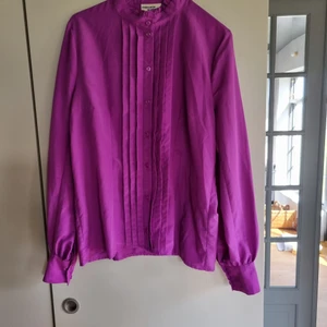 Blus, Pferdgarten  - Fin blus från Pferdgarten. Sparsamt använd. 