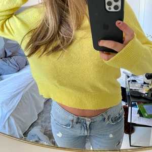 Stickad tröja - Så snygg stickad tröja från samsoe samsoe i en as härlig färg! Super fint skick! Köpt för 800kr