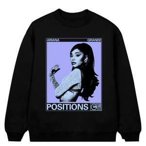 ÄKTA Ariana Grande sweatshirt köpt för ungefär 800kr med tullen och frakten (från Storbritannien) inräknat. Helt oanvänd men kostar att skicka tillbaka. 300 + frakten🖤