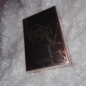 Dam parfym - Dam parfym, inte äkta. Helt ny och oanvänd Billigare vid snabb affär!