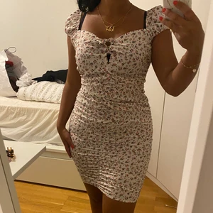 Klänning - En helt oanvänd klänning. ❤️