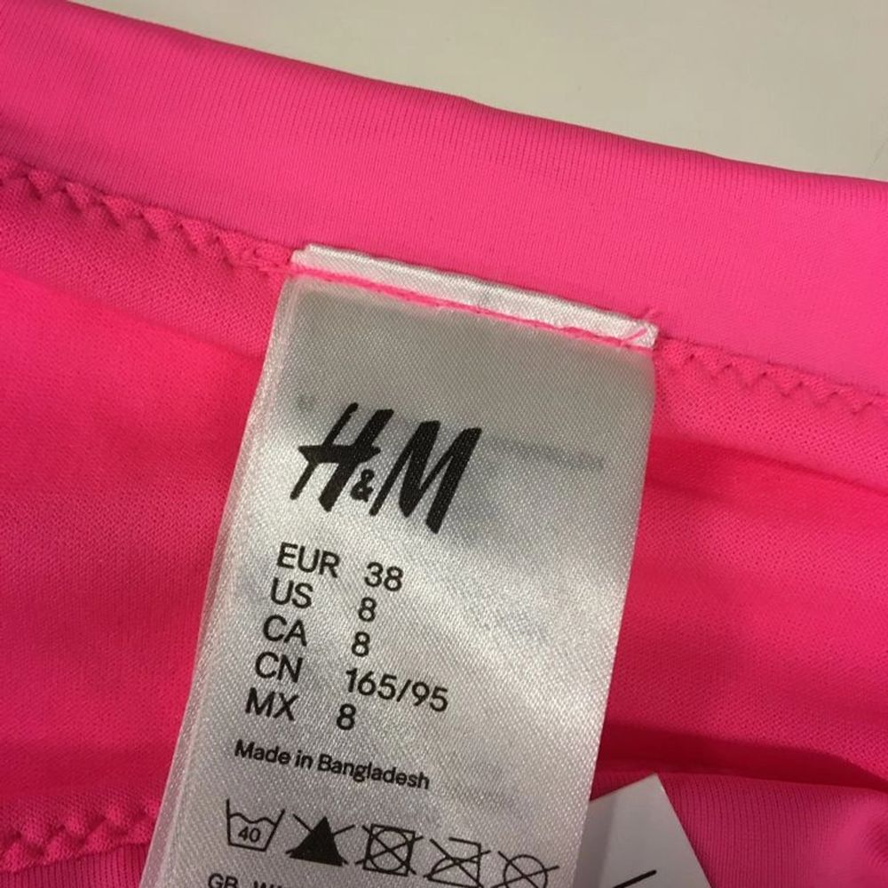 Märke H&M Typ Bikini Storlek M Storlek underdel M Material Polyester, Elastan Färg Rosa Kroppstyp Kvinna Skick Nytt. Accessoarer.