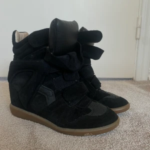 Isabel marant  - Säljer mina populära Isabel Marant skor då de ej kommer till användning för mig längre⚡️💕fint skick!