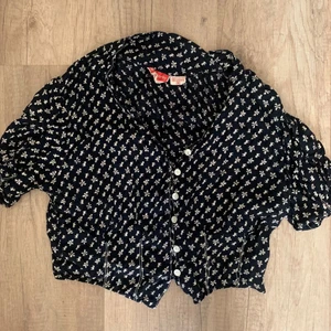 Blus  - Söt blus med mönster. 