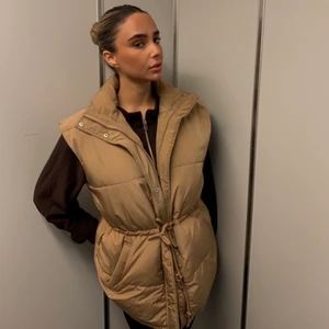 VÄST - Säljer min SKITSNYGGA väst! Skriv för fler bilder🥰🥰