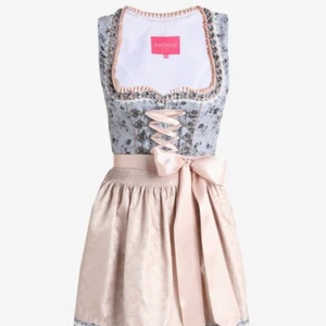 Kruger Dirnl - Klänning. Fint skick, som ny. Säljer ut massor, som är köpt från Zalando. En del har prislapp kvar annat är dock använt någon gång. ALLT ska bort, skriv gärna bud. Säg till om du måste ha bild på något, men allt ser exakt ut som bild