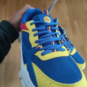 Lidl limited edition slippers & sneakers - Nya. Slippers st43 skor st41