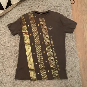 Snygg 2000s - 2000s tröja Storlek L men mer som en M