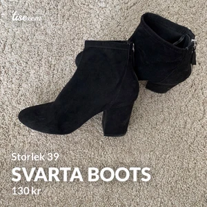 Svarta klackar  - Bra skick, använda ute 1 gång 