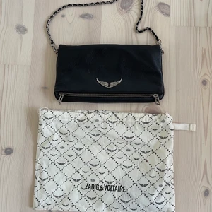 Zadig & Voltaire väska  - Säljer min Zadig & Voltaire väska då jag inte längre använder den. Mycket fint skick, skriv gärna för fler bilder. Dustbag medföljer. Skriv för direkt köp! 