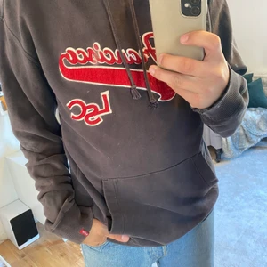 Vintage levis hoodie - Säljer en vintage levis hoodie från farsans gamla gaderob!!
