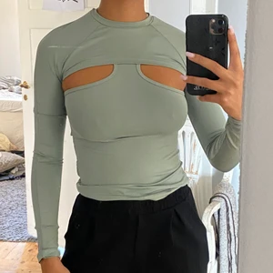 Tröja - Cool tröja från weekday, oanvänd✨  Passar mig som är S/168cm❤️