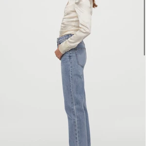 Straight leg jeans - Jätte fina raka jeans från H&M som är slutsålda. Köpare står för frakten!