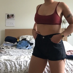 Svarta denim shorts strl S - Aldrig använt pga för liten - i mycket bra skick 