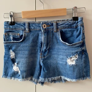 Zara jeansshorts storlek 140 - Fina Zara jeansshorts storlek 140. 50kr