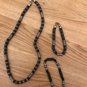 Smycke set - Halsband och armband set, i fint och bra skick! Kan fraktas-15kr