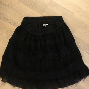 Ganni kjol - Ganni kjol storlek 36 passar även en 34 och 38. Inköpt 2020. 