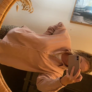 Zara shirt size XS  - I normally wear a S or M this one is oversized so it fits perfectly. It’s had pockets on the side. 