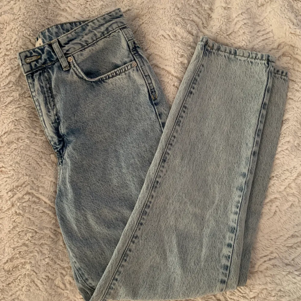 Jeans från Gina. Snygga och sköna men säljer på grund av att jag köpte fel storlek. Storlek 38. Som nya, har endast provat dom hemma. 💙. Jeans & Byxor.