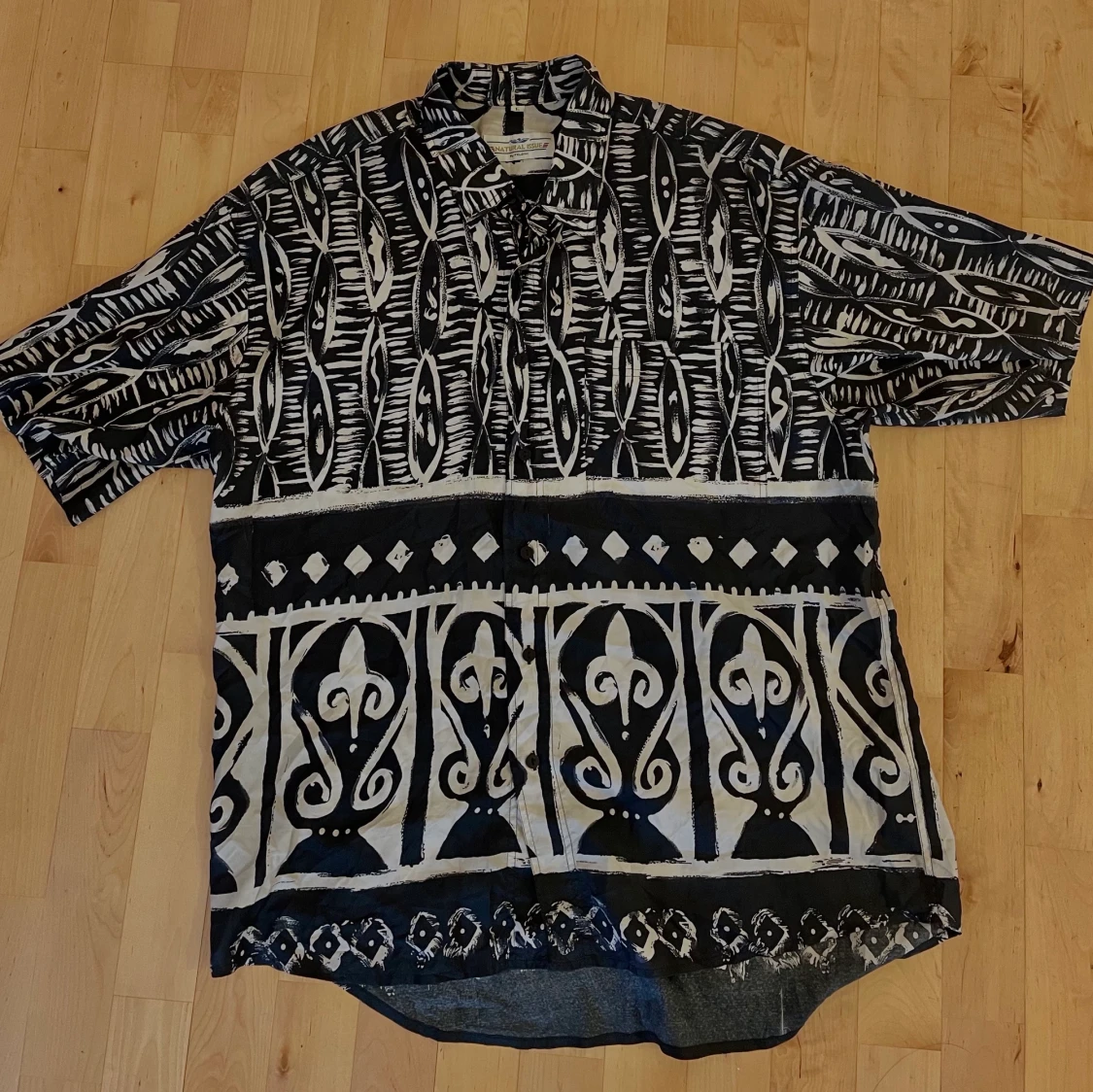 Silkesskjorta med mönster