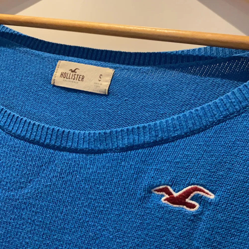 Blå långärmad tröja från Hollister i storlek S.. Tröjor & Koftor.