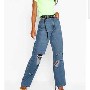 Säljer dessa jeans fast i en ljusare färg. Köpte för stora och har därav inte använt dom så mycket.