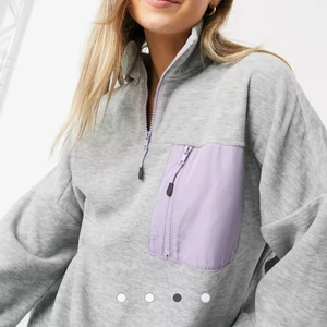 Monki fleece - Fleece med dragkedja och ficka från monki. Endast använd några gånger. Nypris 400kr 💜