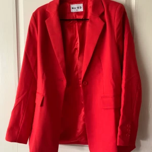 Kavaj - Säljer denna superfina kavaj då den är för liten för mig tyvärr. Den är aldrig använd så är i bra skick!❤️ 