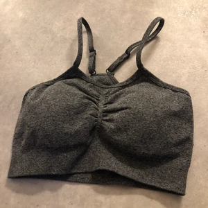 Sport-bh  - Helt ny sport-bh från shein🤍 storlek s🤍 frakt tillkommer🤍(fraktkostnaden kan ändras)