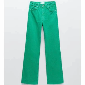 Gröna vida byxor  - Säljer dessa jeans! Inprincip oanvända, nypris: 399kr💕 storlek: 38