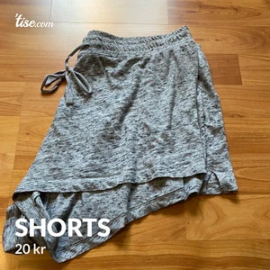 Shorts  - Supersköna passar en M-L. 20kr + 45kr frakt 