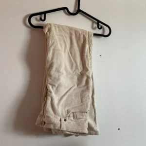 Byxor  - Ett par beiga Manchester byxor 