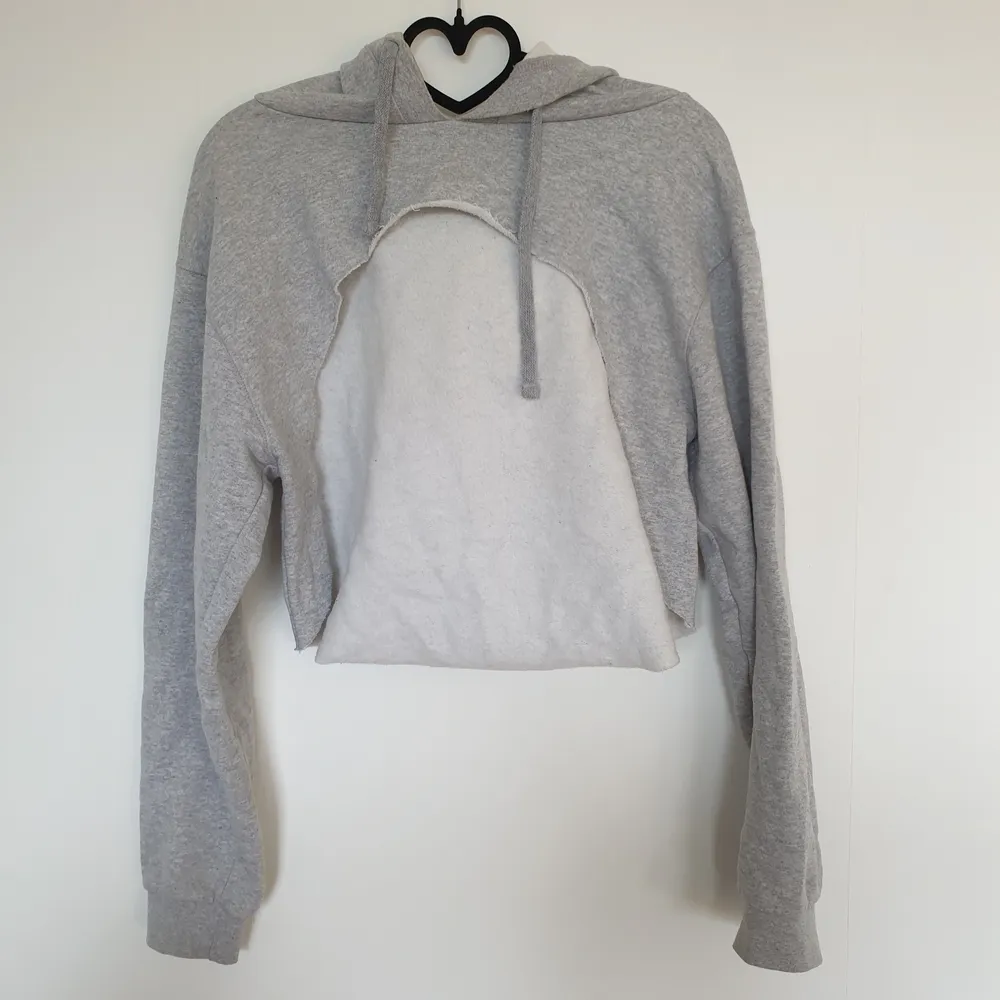 Cutout hoodie från madlady storlek s. Hoodies.