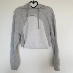 Cutout hoodie - Cutout hoodie från madlady storlek s