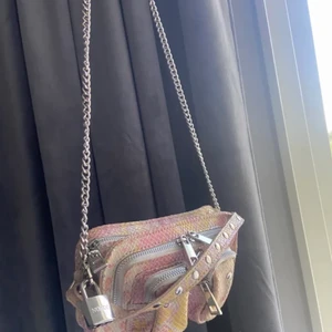 Nunno väska  - Säljer min as fina nunno väska som ej kommer till användning ❤️ super fin färg ! Säljer för 400