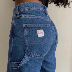 Lee x hm carpenter jeans  - Superfina jeans från hm’s samarbete med Lee i strlk 36. I fint skick. Finns inte att få tag på längre.