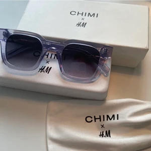 Chimi solglasögon  - Så sjukt fina chimis! Inga repor eller andra skador, så fint skick💕 säljer inte under 450kr, KÖP DIREKT 550kr!