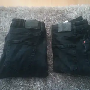 Säljer 2 par jeans storlek s. Har använt dom och det är därför priset. Priset ligger runt 100kr. Köparen står för frakten som är 50kr!!! 