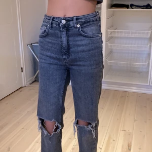 Slutsålda zara jeans - Super söta slit jeans💗💗
