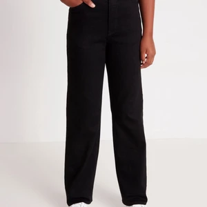 Lindex jeans strl 152 - Säljer dessa Lindex jeans i bra skick.✨ Använt fåtal gånger vid provning. Original priset var 350 kr. Skriv till mig om ni vill köpa🤍💗