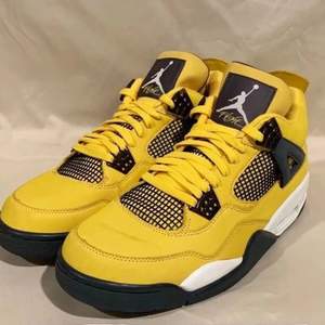 Nike Air Jordan 4 Retro LS || Size: 11,5US / 44-45 EU || Color: Tour yellow || Condition: Gently used