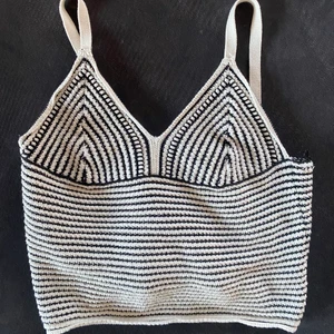 Virkat linne - Supersnyggt ”virkat” linne från Mango. Använd max 3 gånger 🤎 storlek M men passar även S