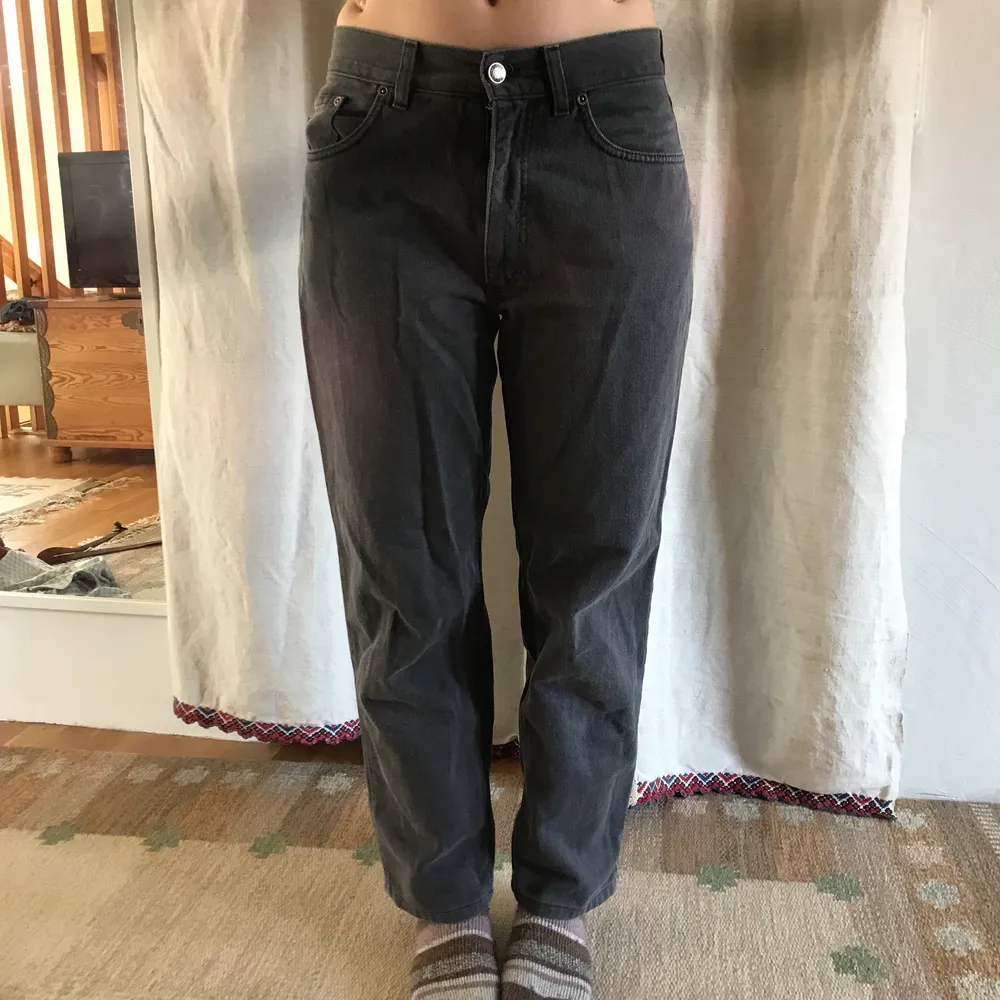 Gråa perfekt fina👌🏻👌🏻 Armani jeans i storlek XS/s 💌. Jeans & Byxor.
