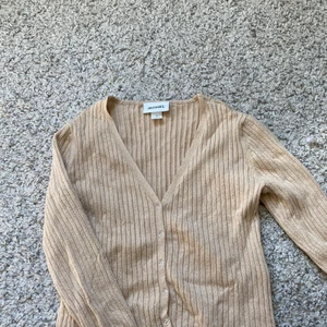 Tröja - Superfin långärmad tröja. Säljer den för att den tyvärr inte kommer till användning. Liten i storlek, tycker den sitter som s.