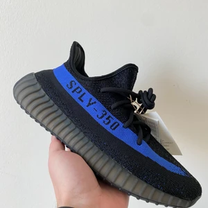 Adidas Yeezy Boost 350 V2 Dazzling Blue - Helt nya, oanvända. Kvitto finns