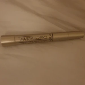 Mascara - Helt ny oandvänd mascara inte öppnad, säljs pågrund av att jag gör fransar och därför inte andvänder mascara, jag står för frakten