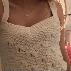 Stickat Zara linne - Så fint linne från zara som inte går att köpa längre, storlek L men sitter jättebra på mig som i vanliga fall har storlek xs-s!💕