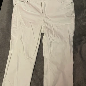 Vita jeans - Aldrig använda, tror inte ens de är testade.