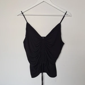 Svart fest linne - Svart festlinne i oförändrat skick. Köptes för några år sedan på ginatricot. 